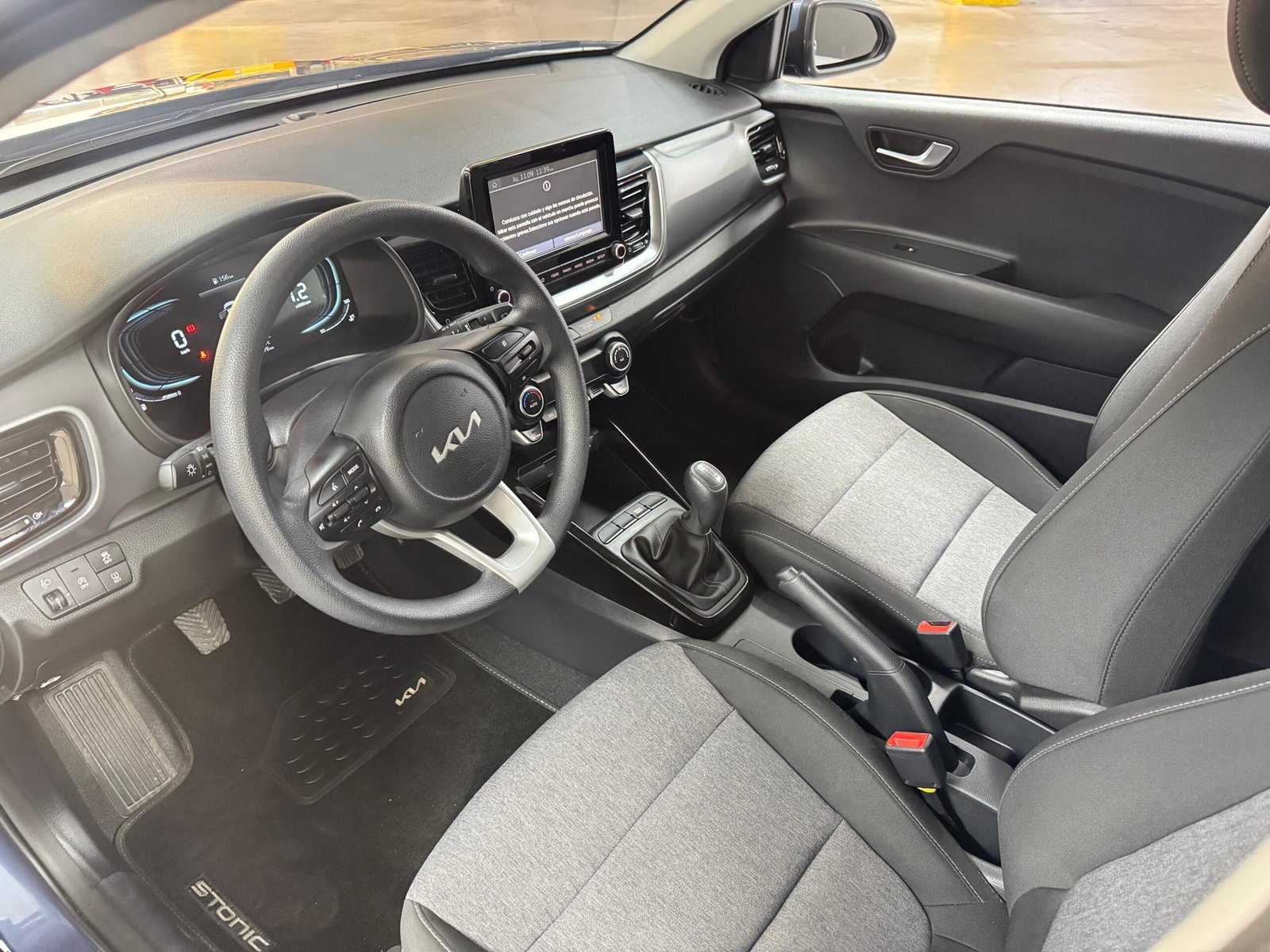 KIA STONIC HÍBRIDA MT 2025