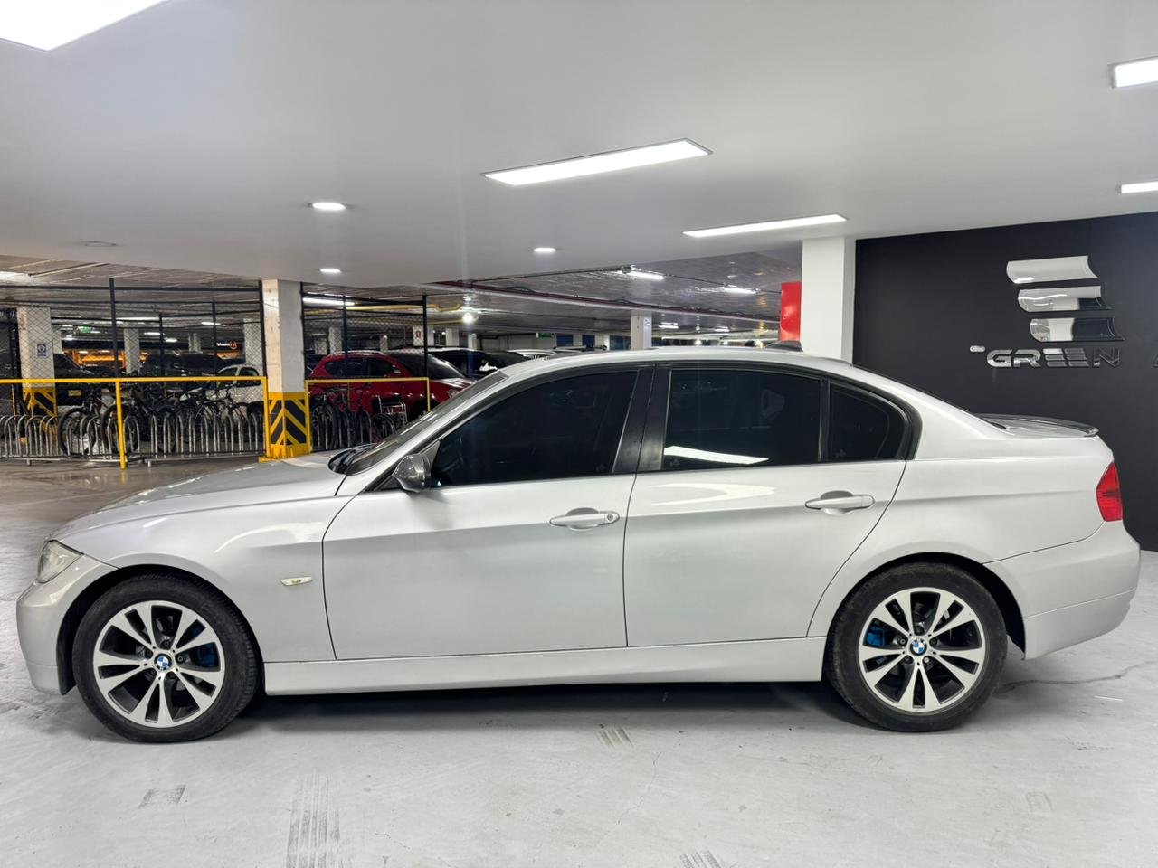 BMW 320 i 2008