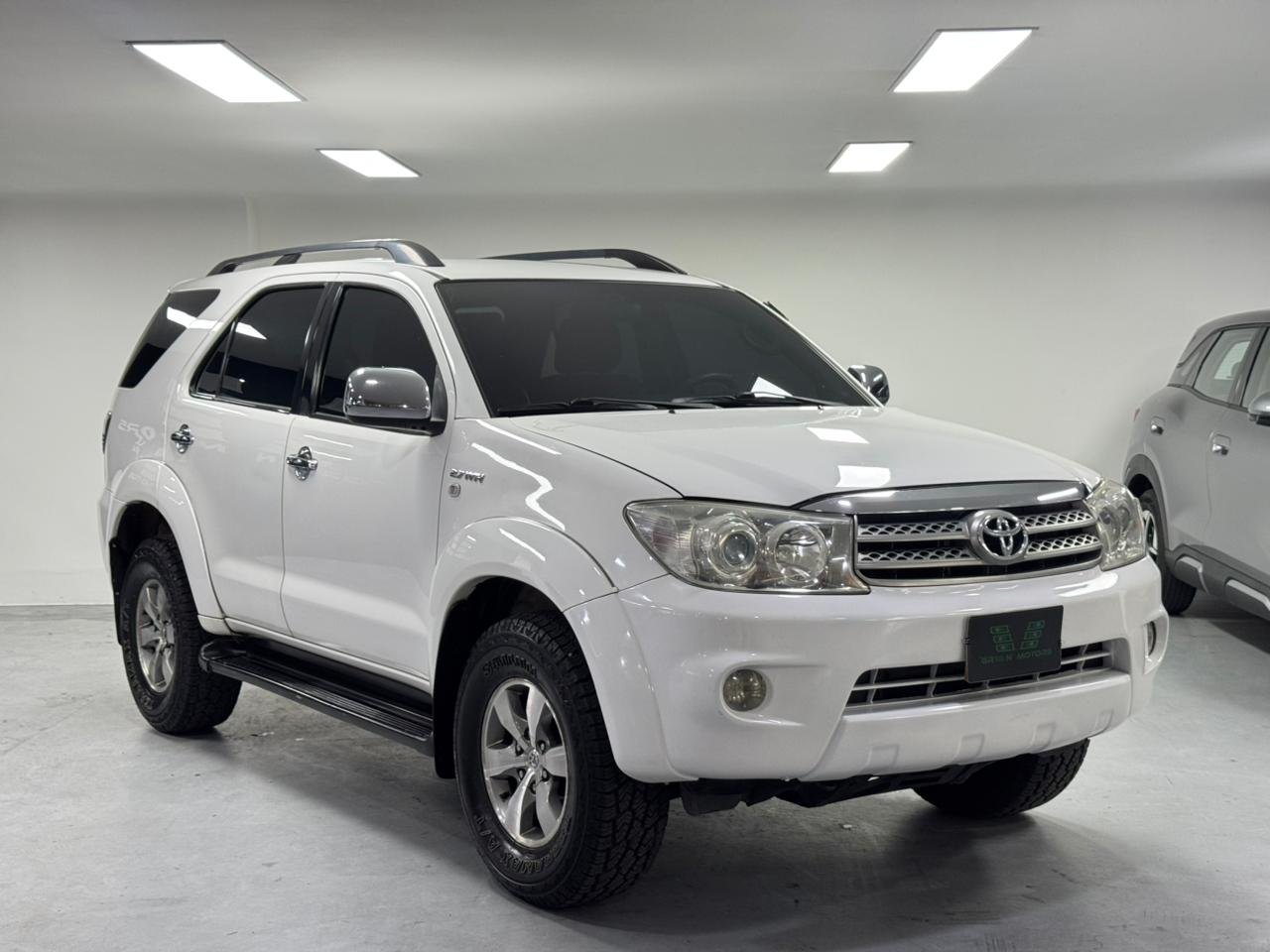 TOYOTA FORTUNER 2010