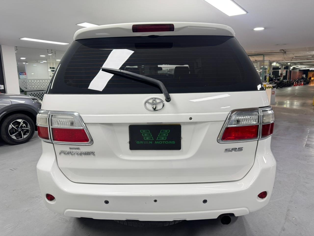 TOYOTA FORTUNER 2010