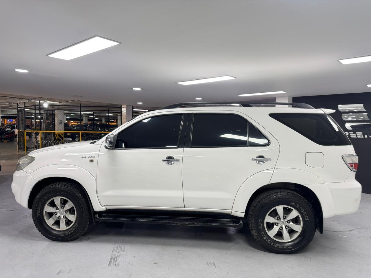TOYOTA FORTUNER 2010