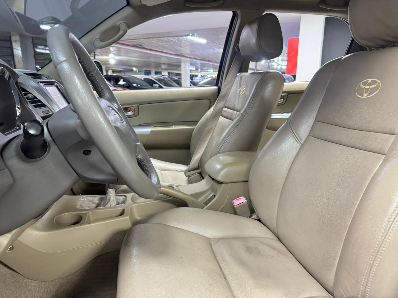 TOYOTA FORTUNER 2010