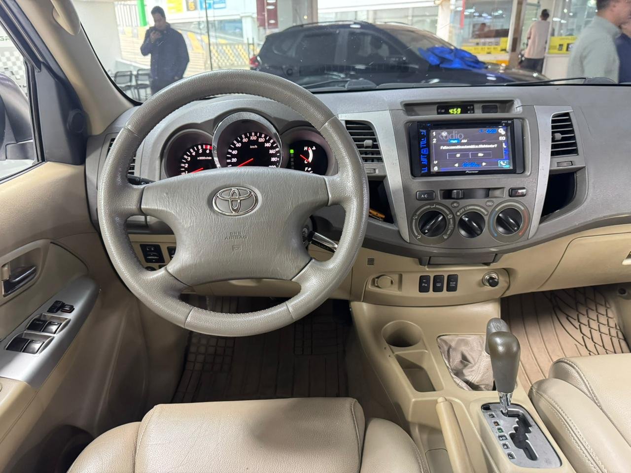 TOYOTA FORTUNER 2010