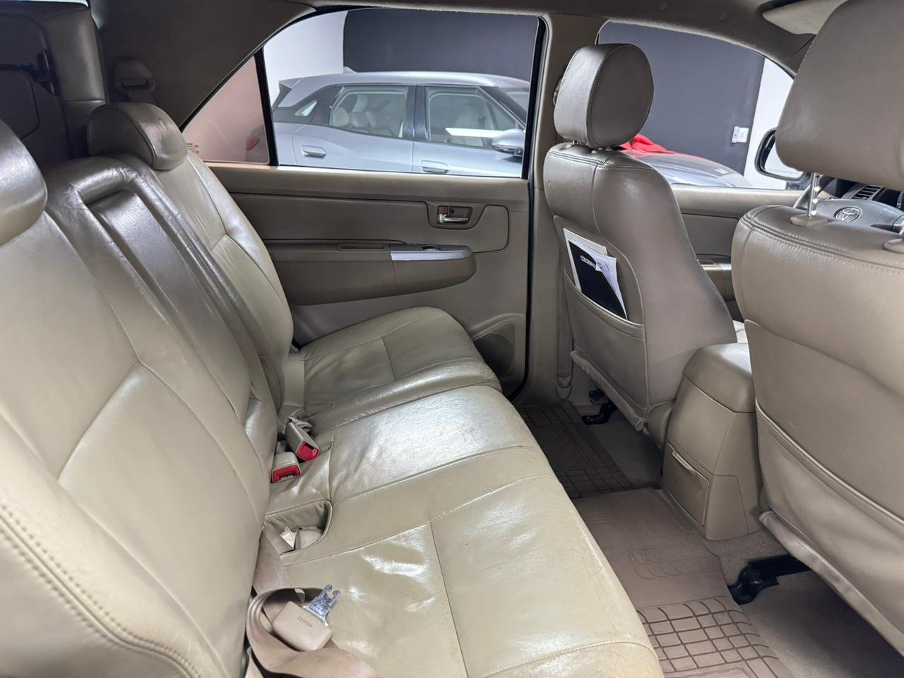 TOYOTA FORTUNER 2010