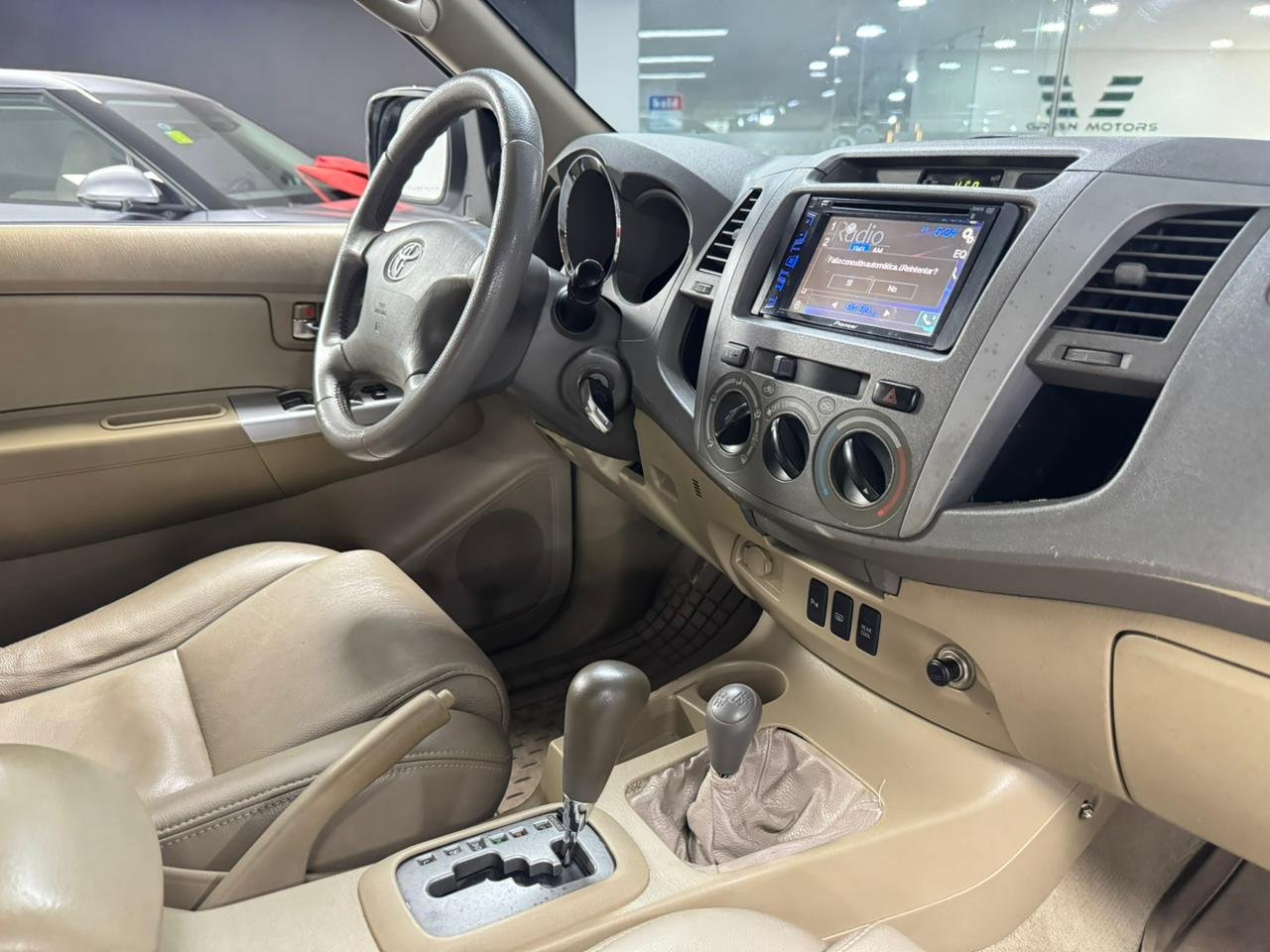 TOYOTA FORTUNER 2010