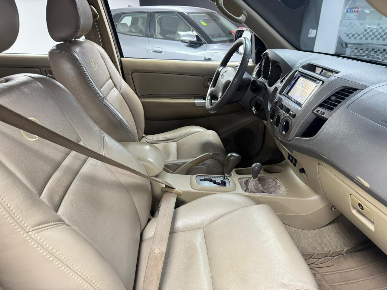 TOYOTA FORTUNER 2010