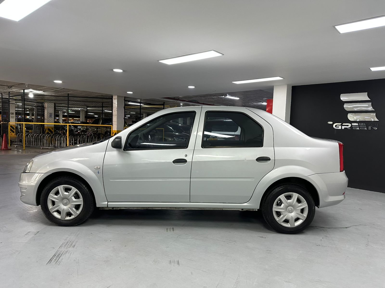 RENAULT LOGAN FAMILIER 2011