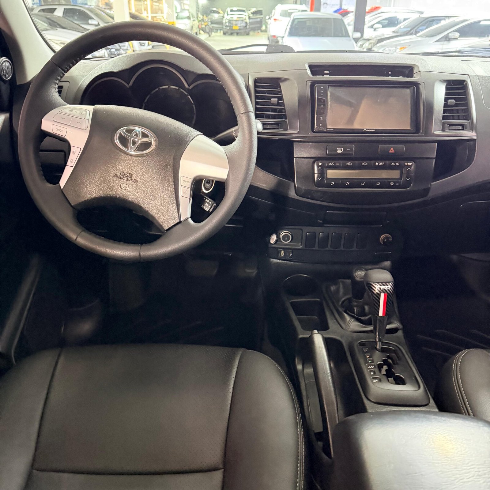 TOYOTA HILUX 2015