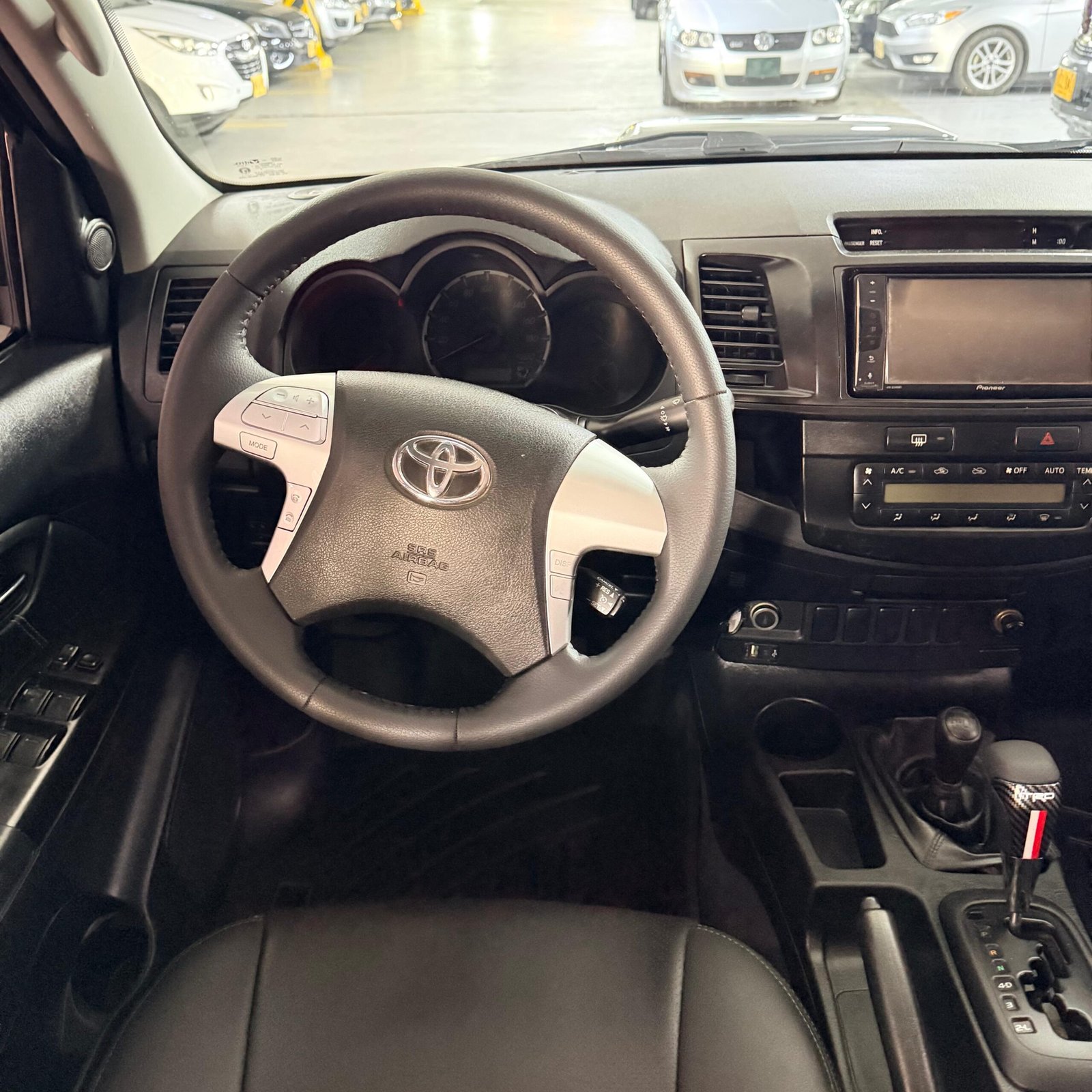 TOYOTA HILUX 2015