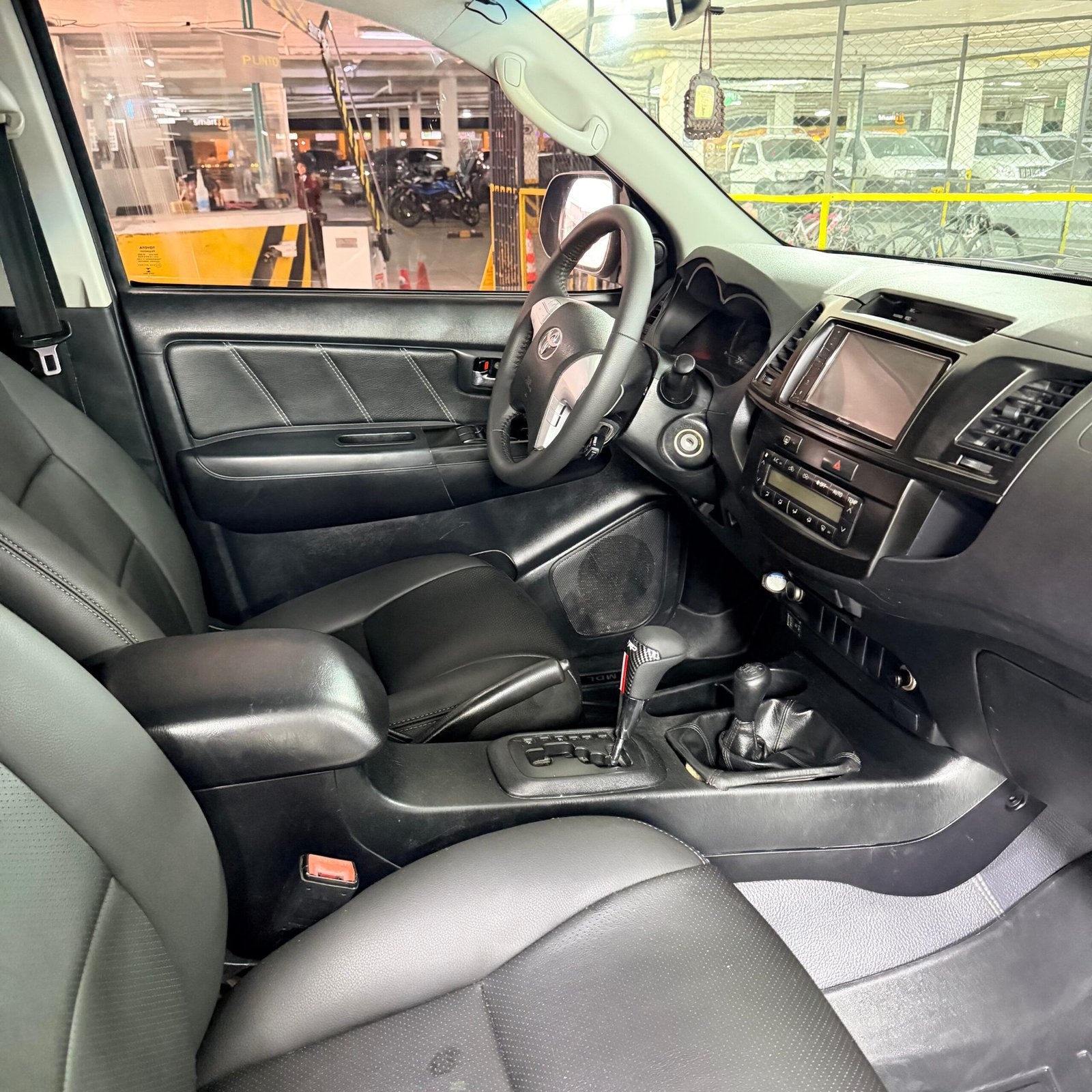 TOYOTA HILUX 2015
