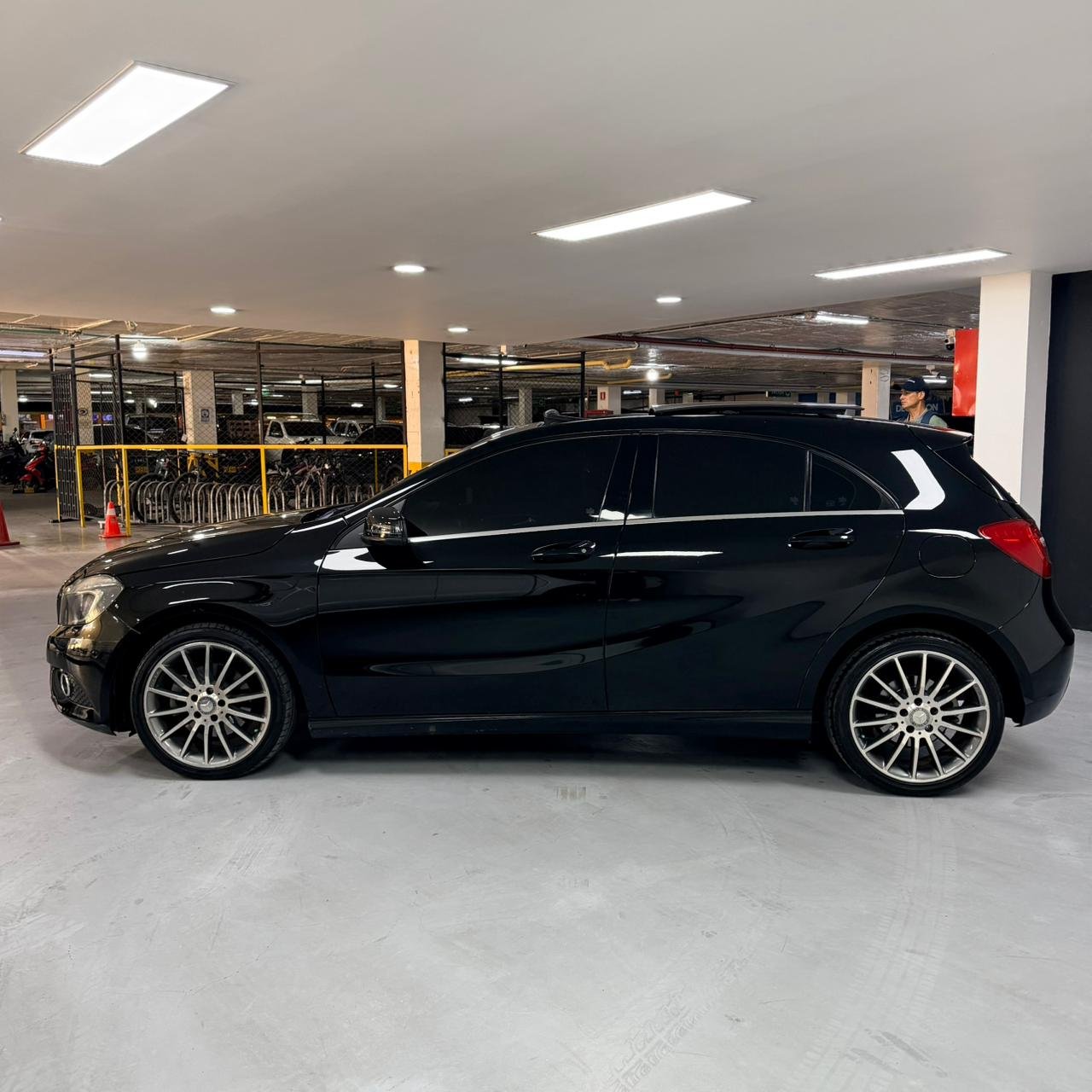 MERCEDES BENZ A 200 2016