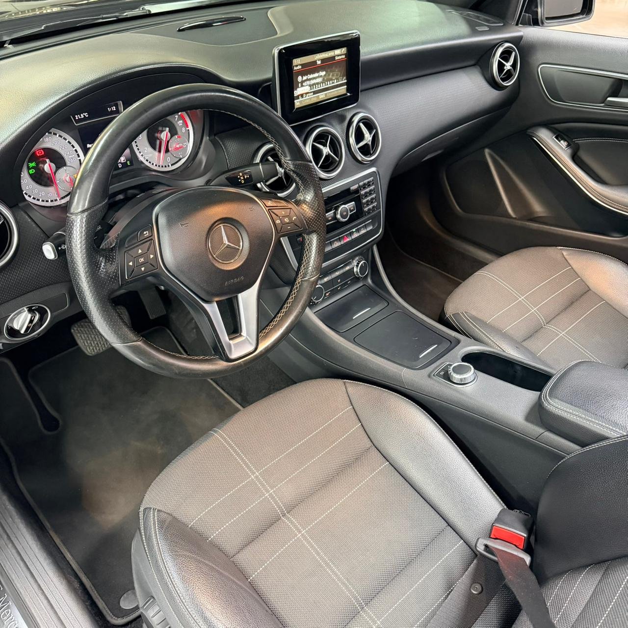 MERCEDES BENZ A 200 2016