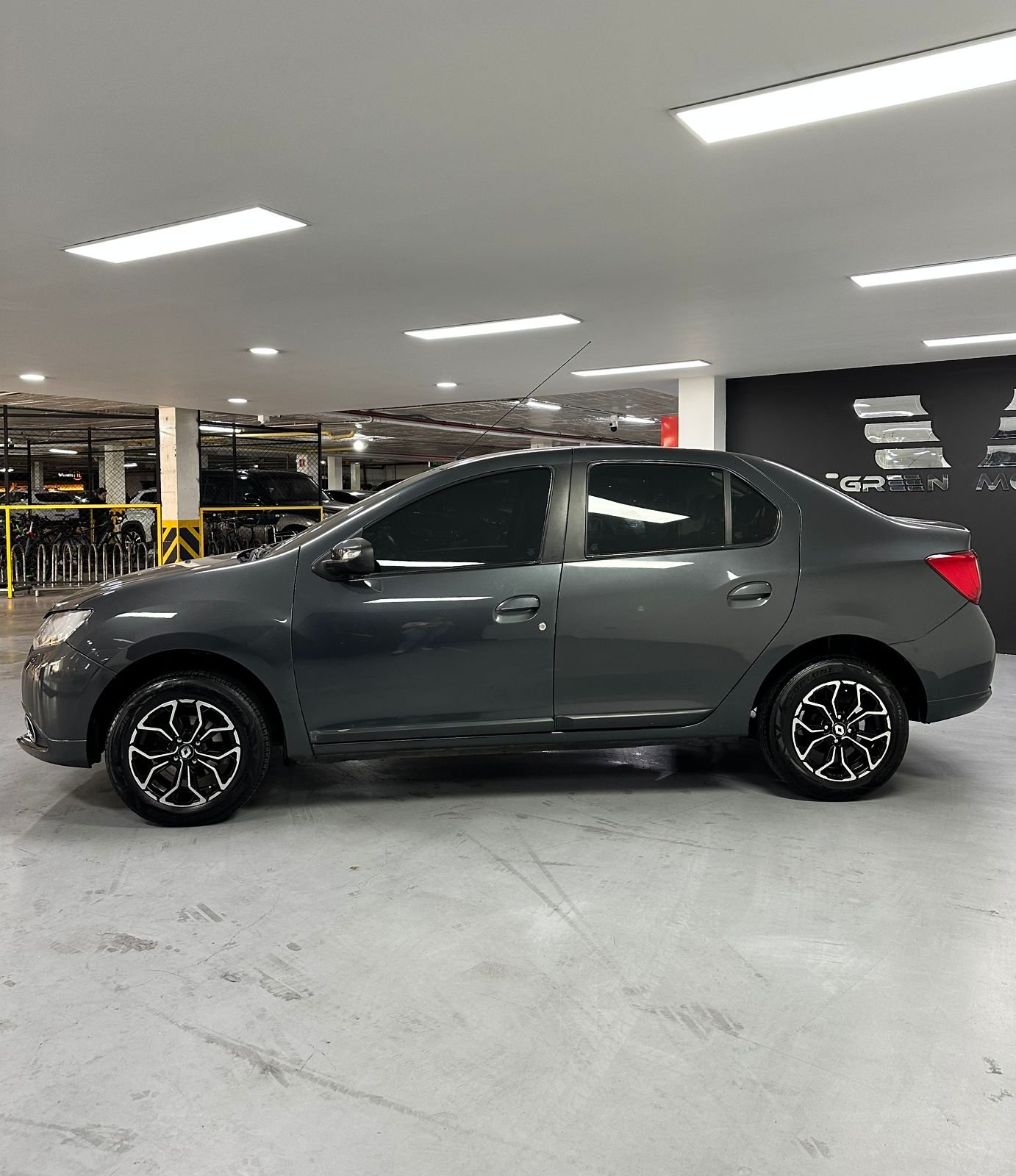 RENAULT LOGAN PRIVILEGE AUTOMATIQUE 2017
