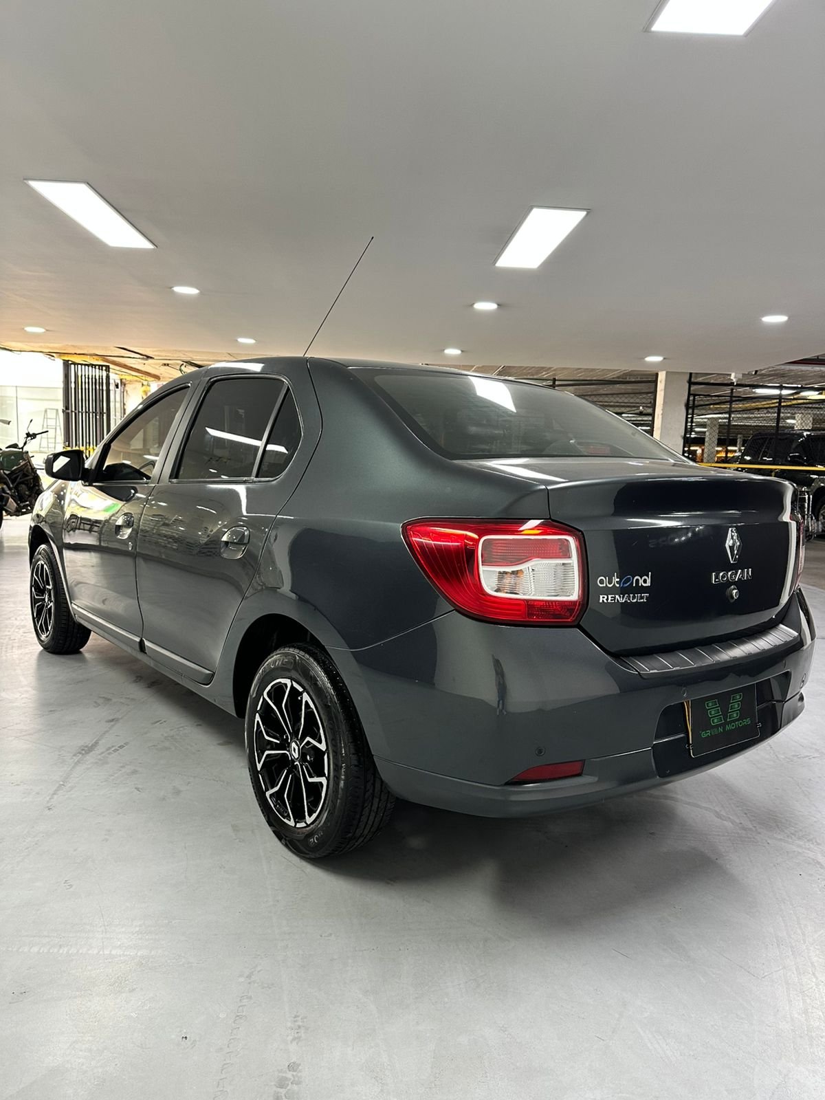 RENAULT LOGAN PRIVILEGE AUTOMATIQUE 2017