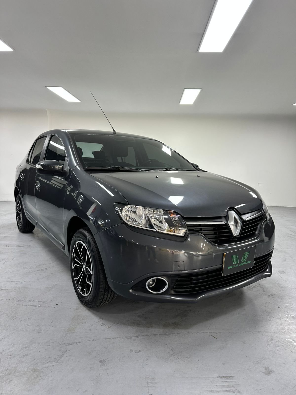RENAULT LOGAN PRIVILEGE AUTOMATIQUE 2017