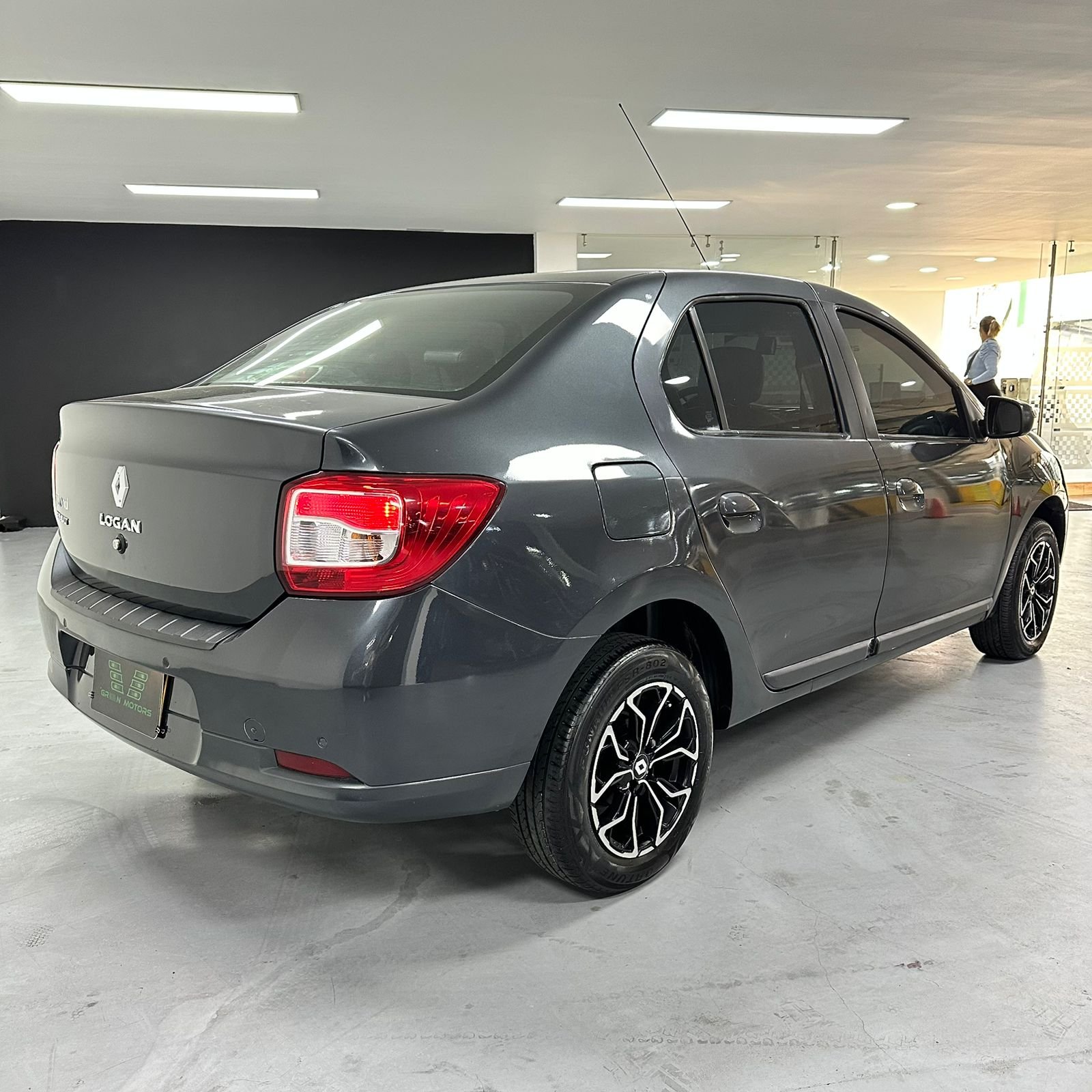 RENAULT LOGAN PRIVILEGE AUTOMATIQUE 2017