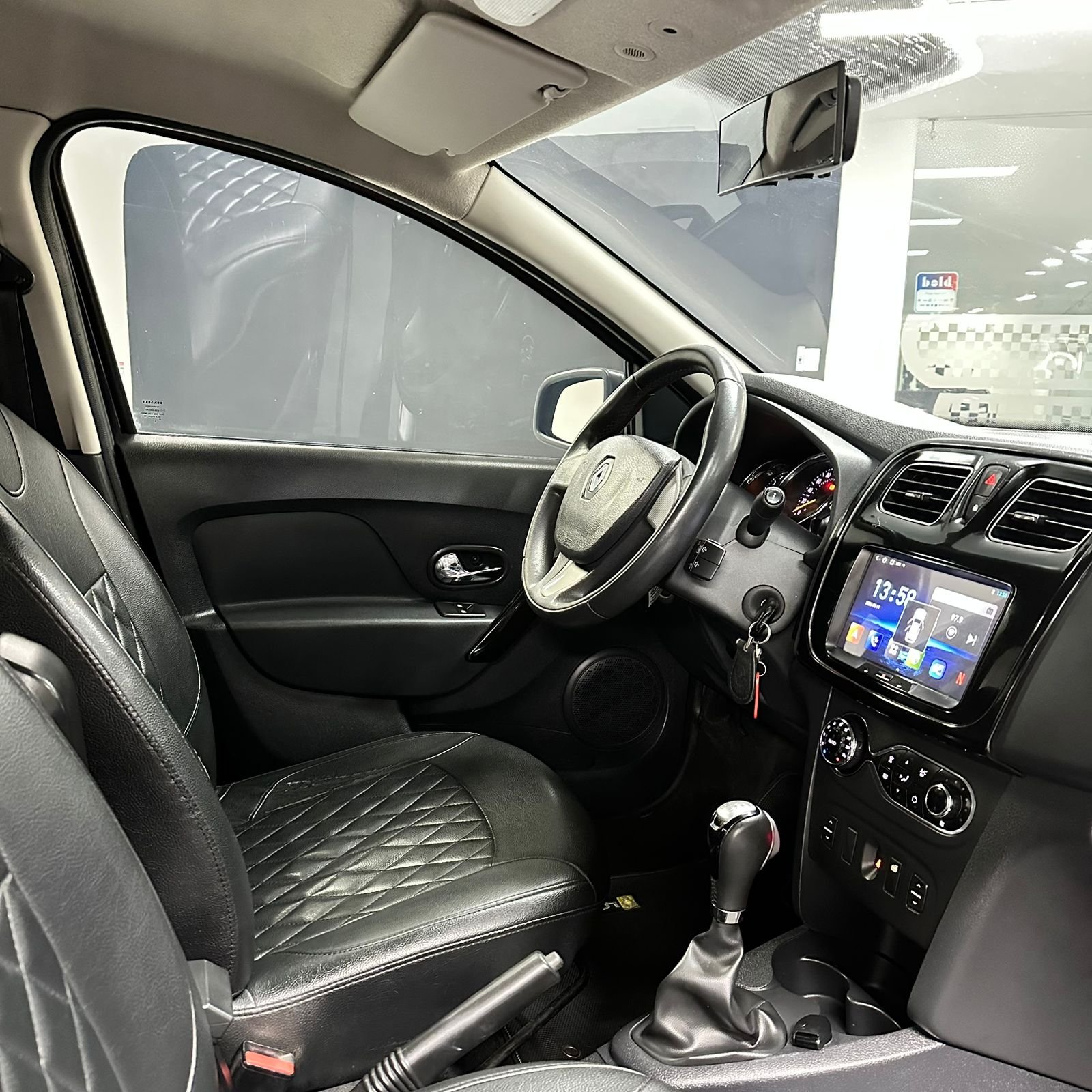 RENAULT LOGAN PRIVILEGE AUTOMATIQUE 2017