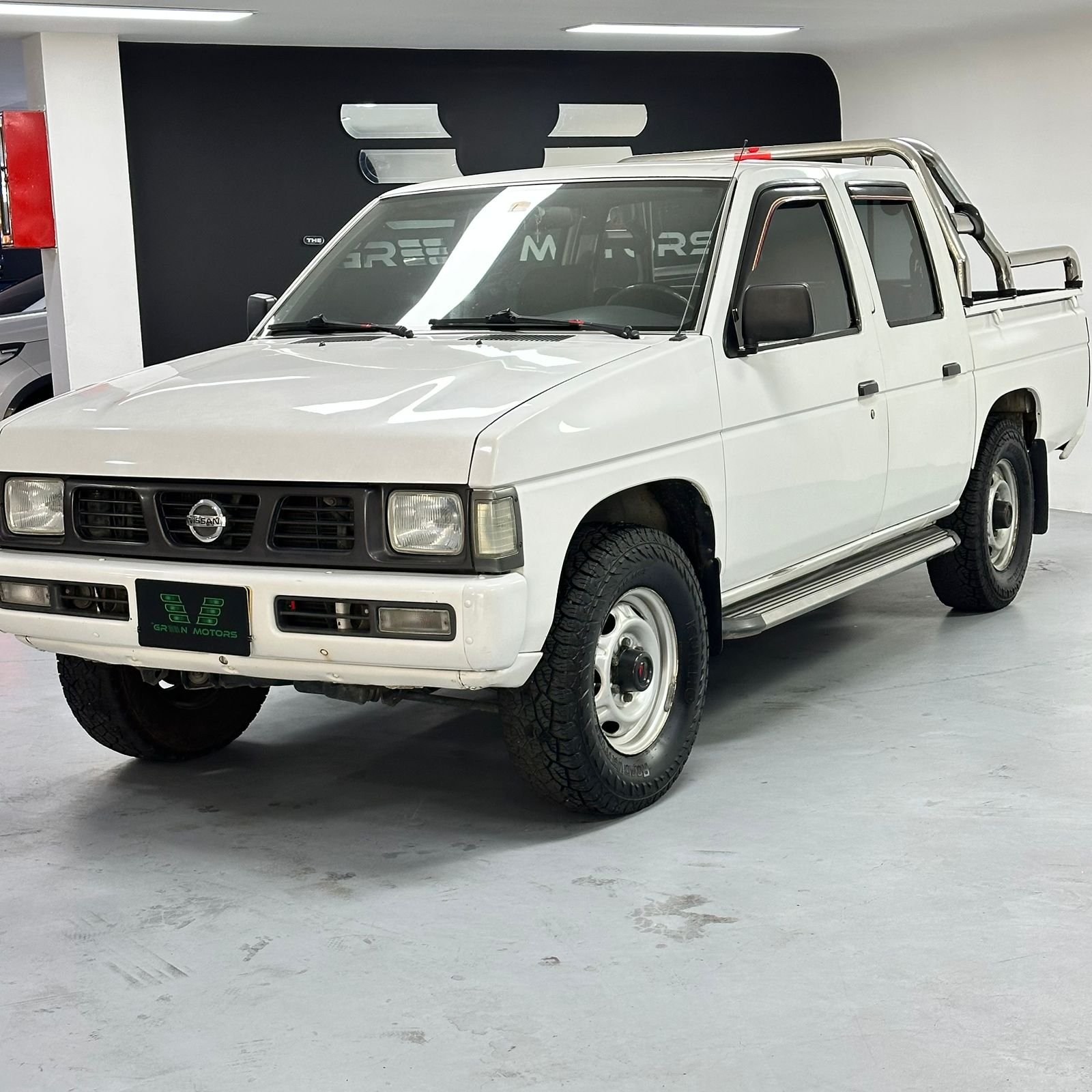 NISSAN D21 2005