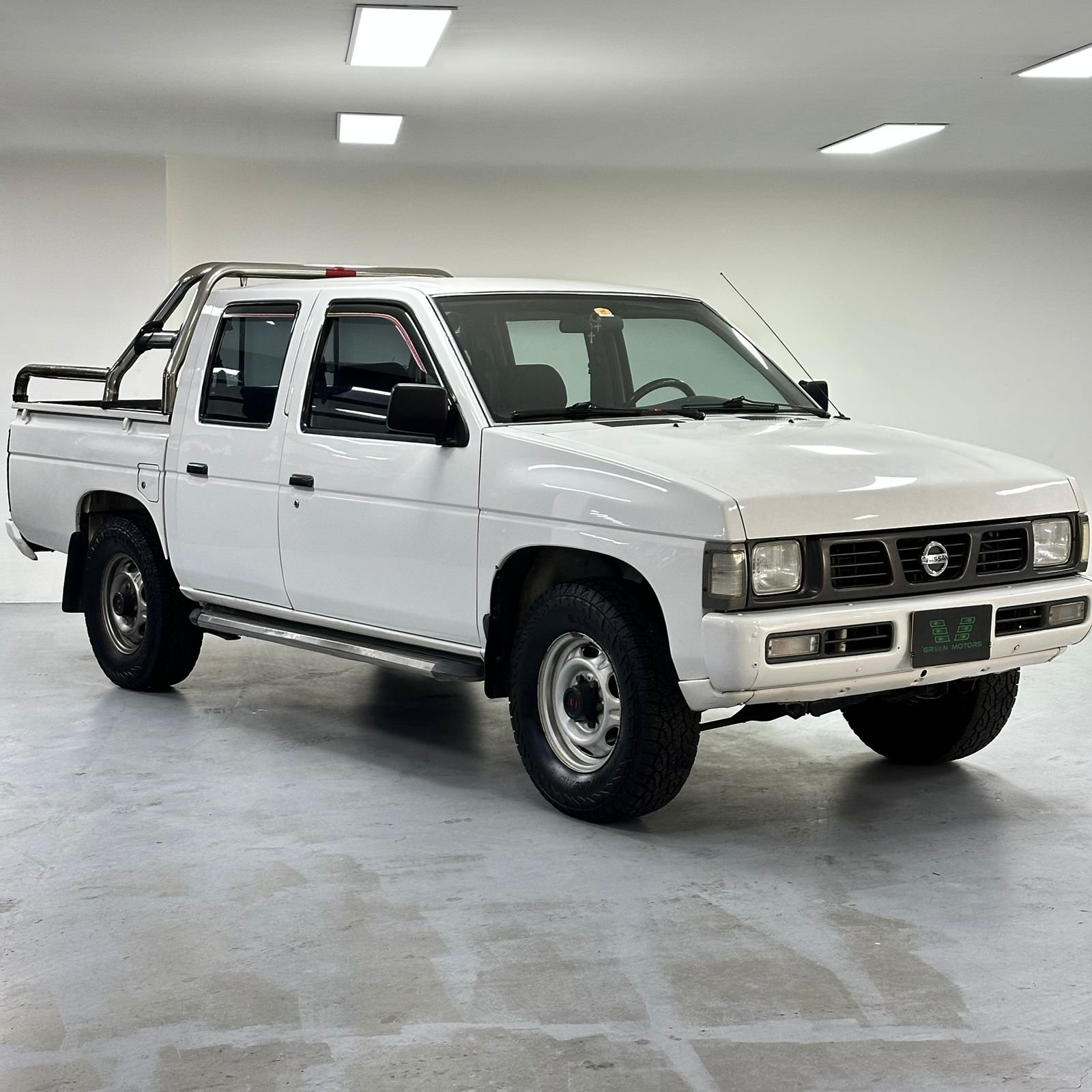 NISSAN D21 2005