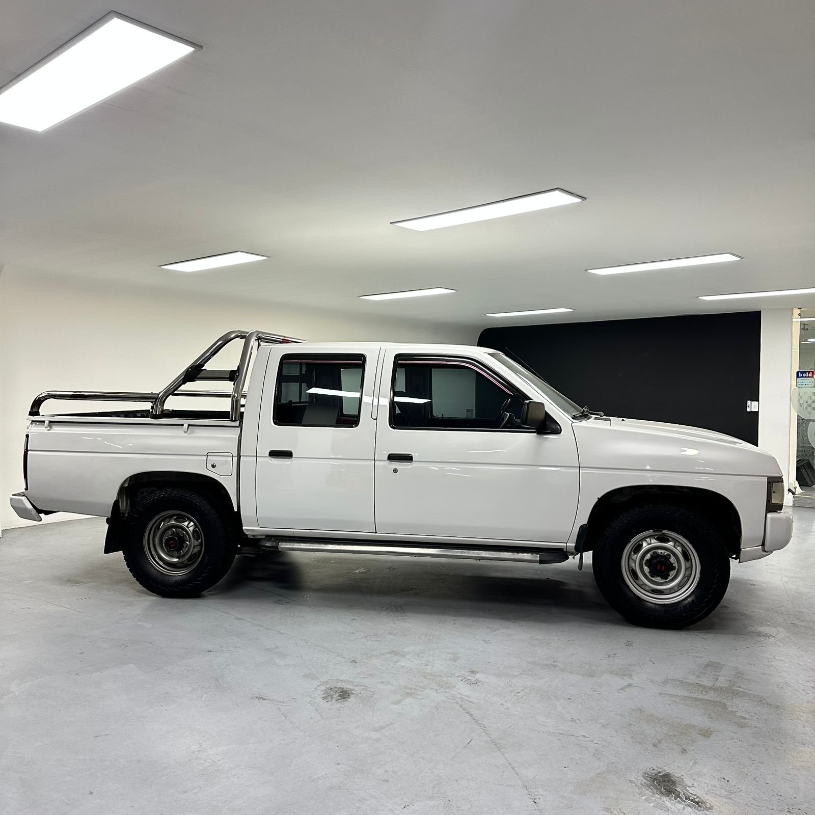 NISSAN D21 2005