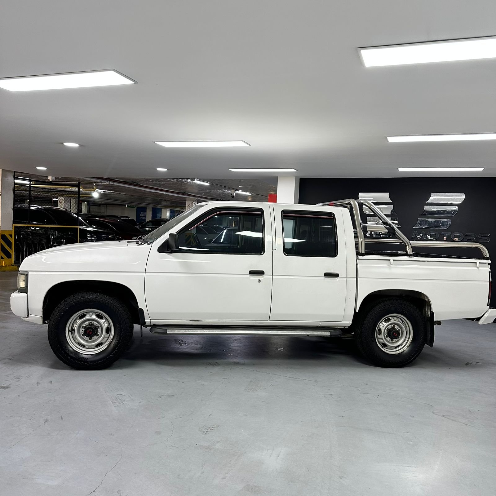 NISSAN D21 2005