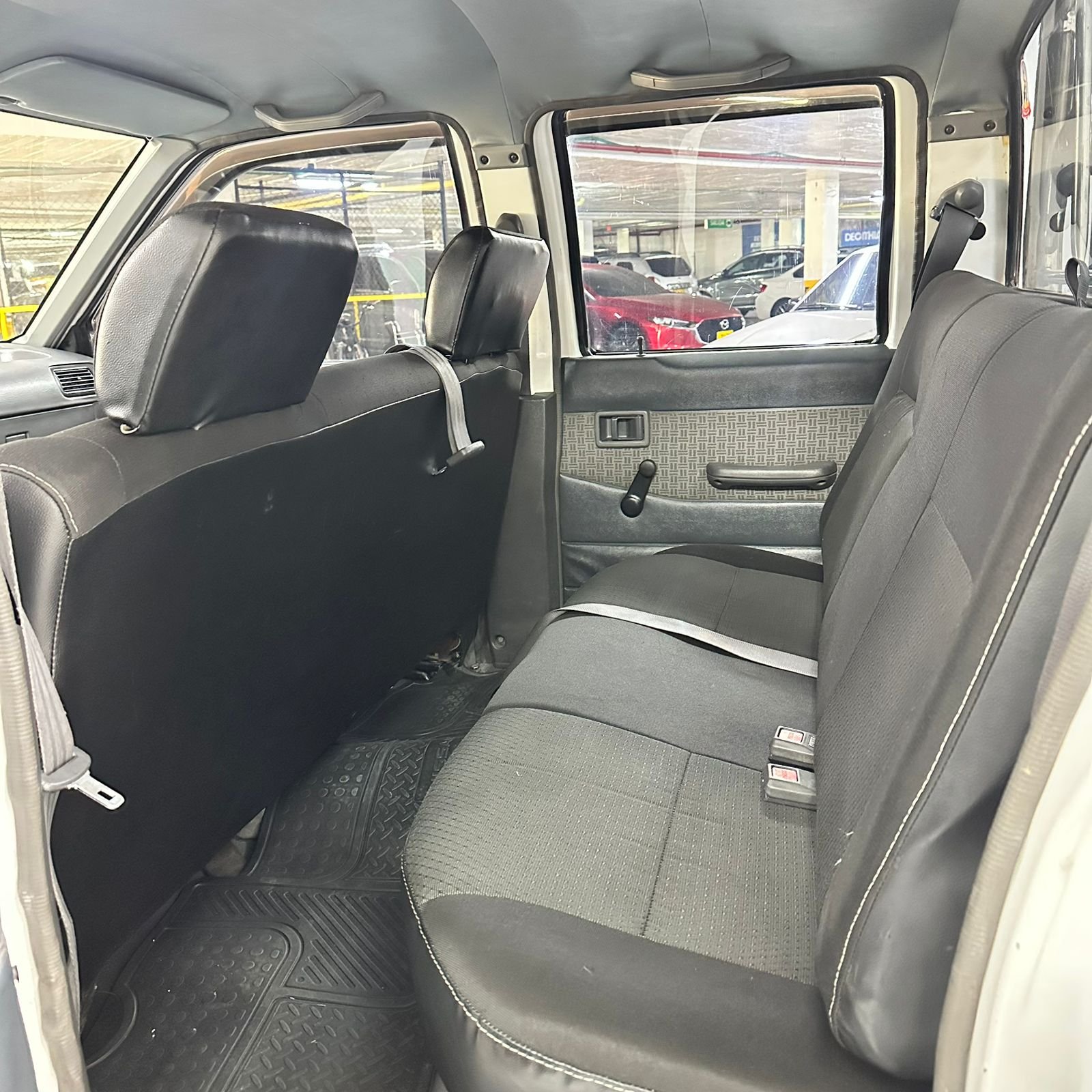 NISSAN D21 2005