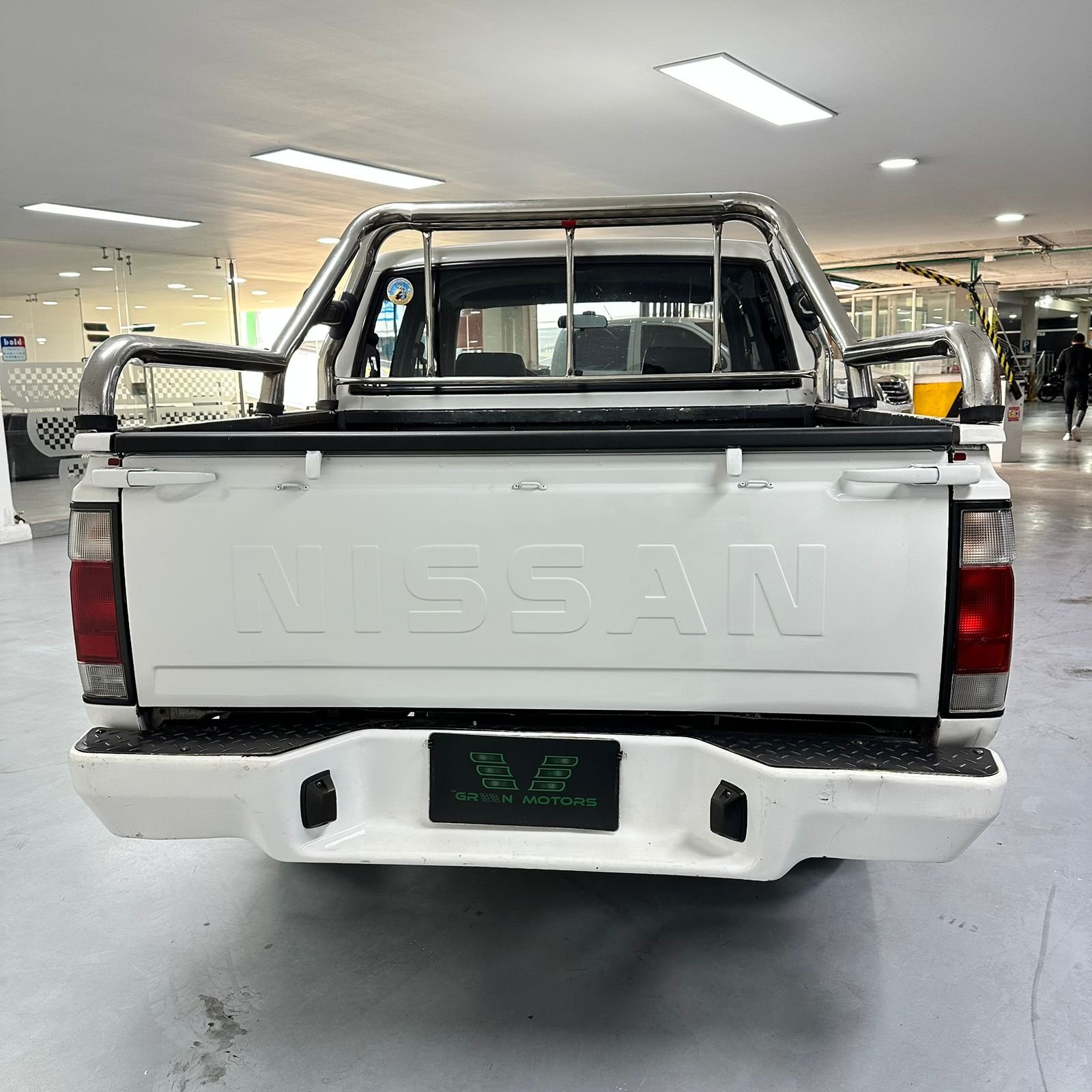 NISSAN D21 2005