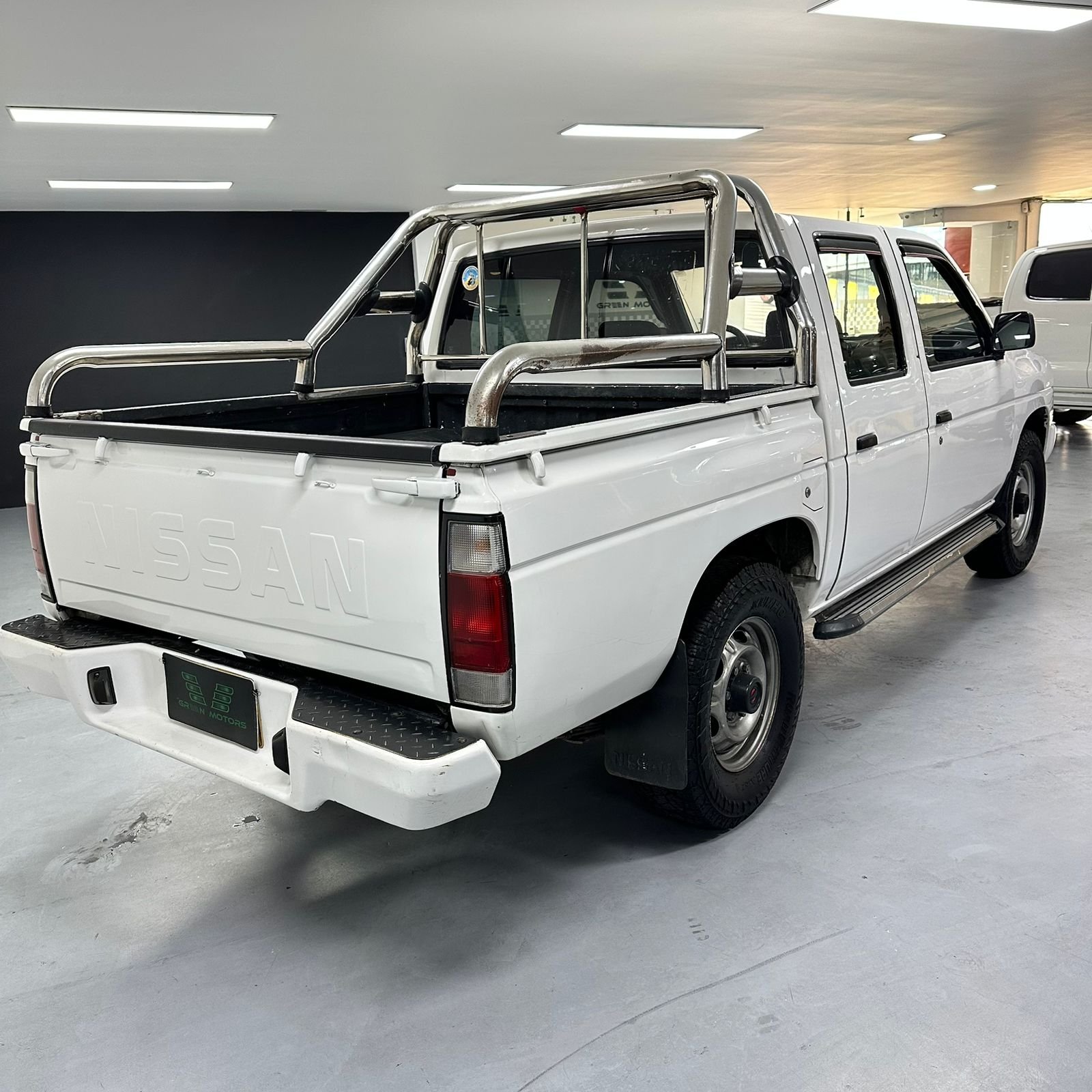 NISSAN D21 2005