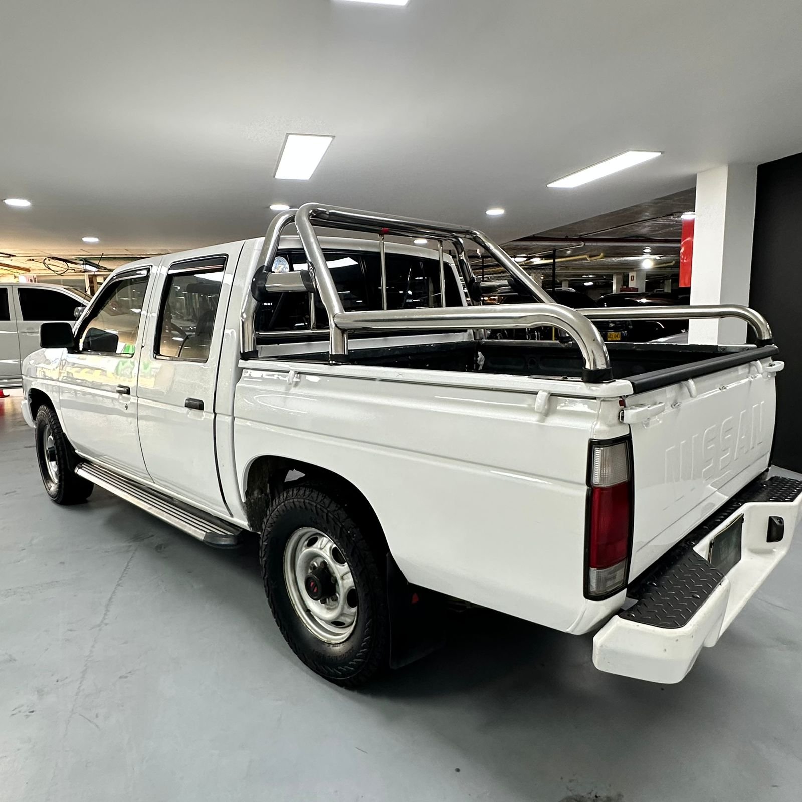 NISSAN D21 2005
