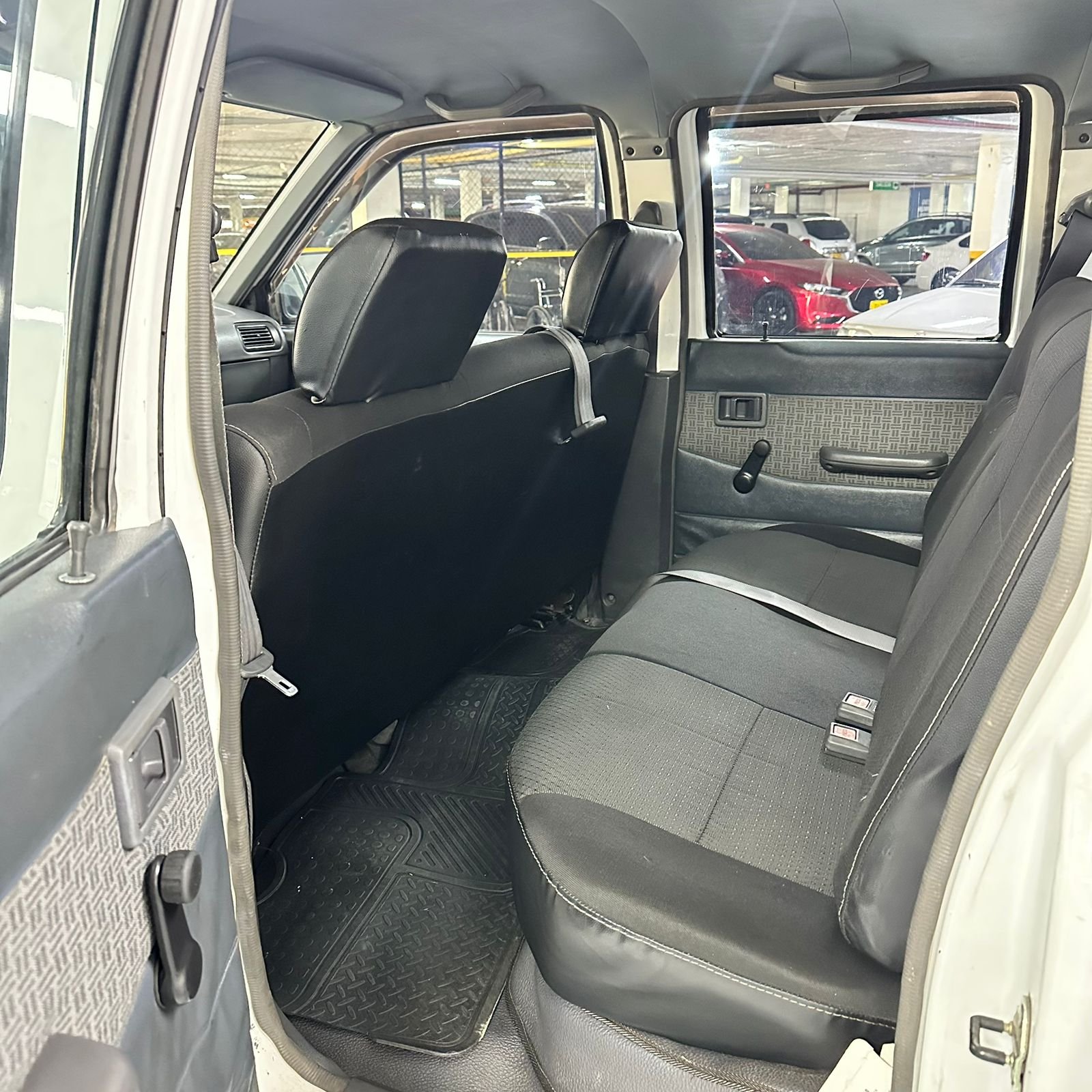 NISSAN D21 2005
