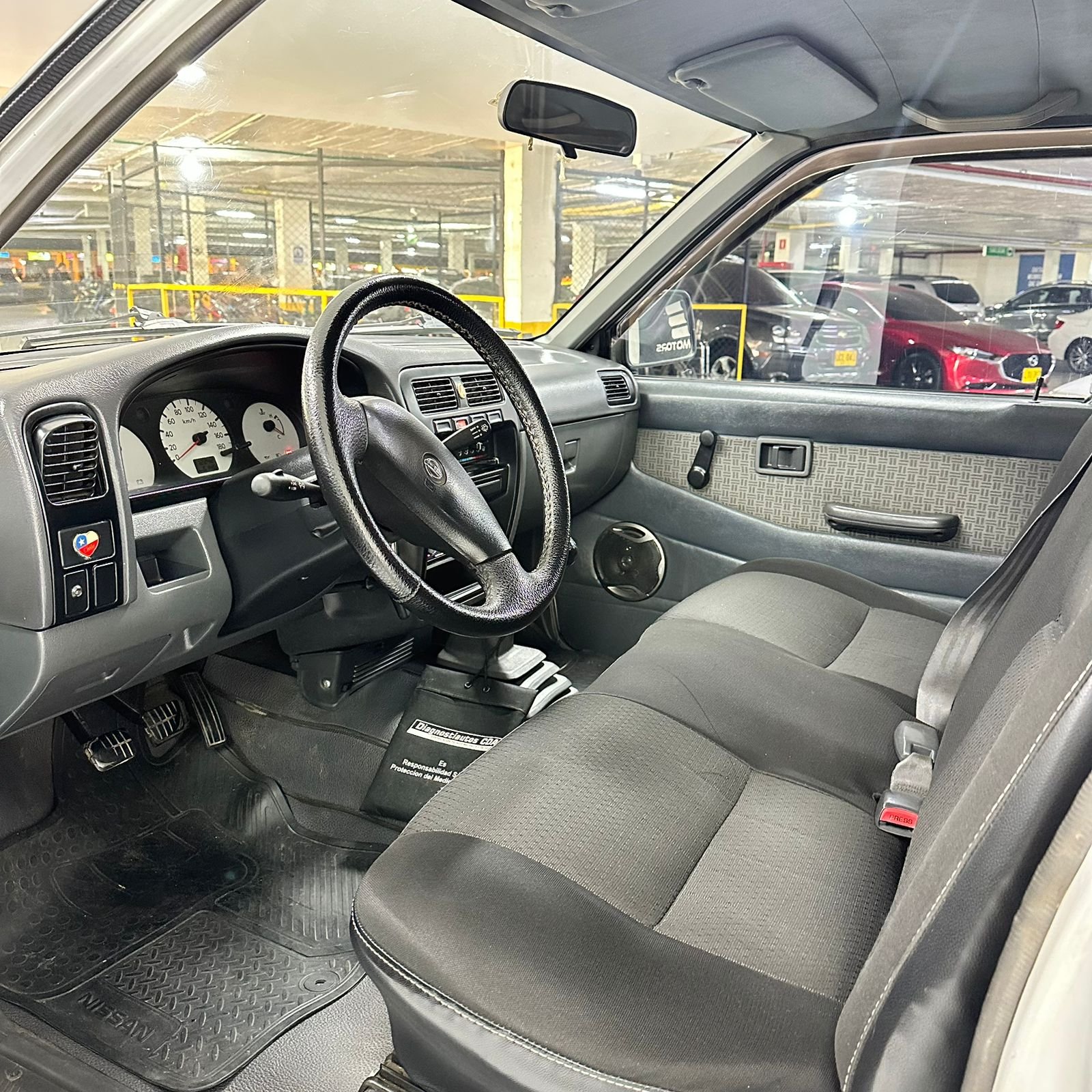 NISSAN D21 2005